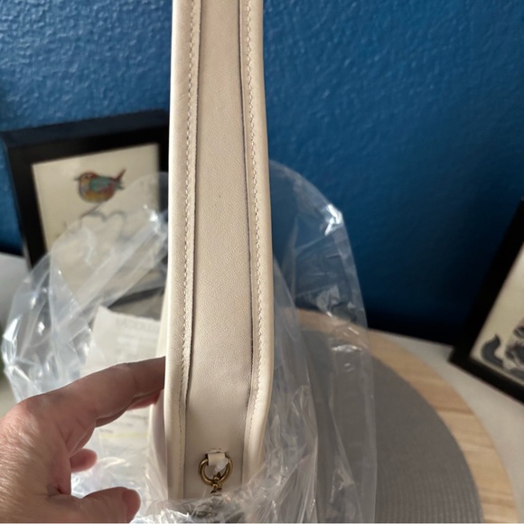 COACH NWT limited re-edition โThe Curve Zip Bagโ glove tanned leather, dust bag - Picture 8 of 17